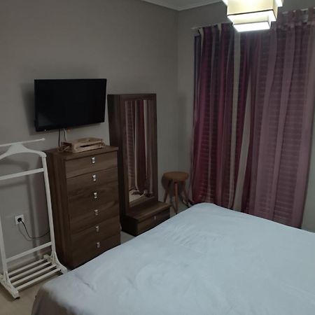 Comfortable Beachfront Apartment Loutraki  Exterior photo