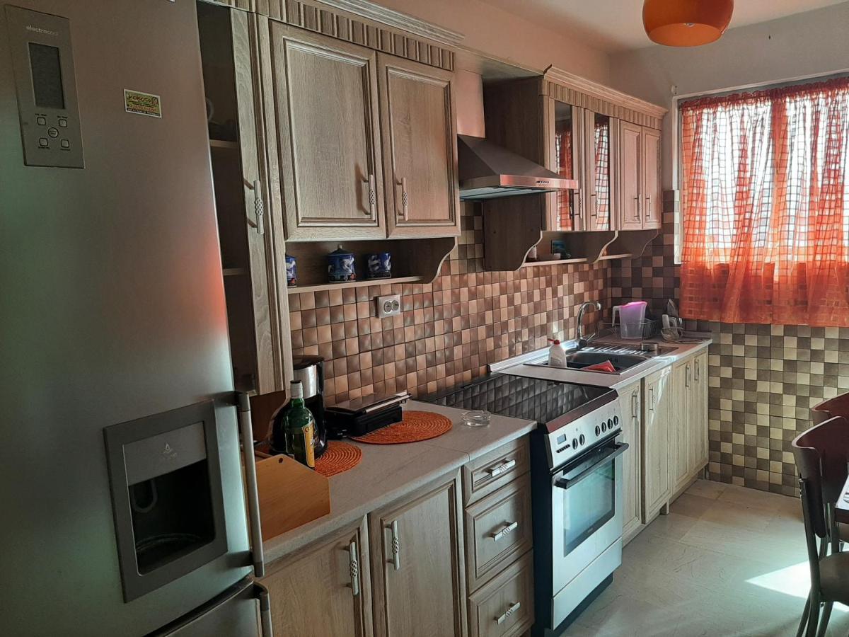 Comfortable Beachfront Apartment Loutraki  Exterior photo